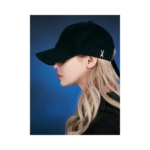 NCT Doyoung and Jung Eun-ji wearing OG Fit Overfit Washed