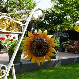 Decorative Sunflower Birdhouse for Outside Hanging Bird House Metal with Ladybug Spring Summer Outdoor Garden Decor