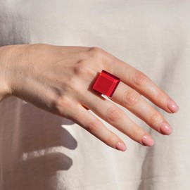 ALEXASCHA® Square Statement Glass Ring • Adjustable Stainless Steel Ring Open • Architect Gifts • Adjustable Ring Size 53-63 (Min. Diameter 17 mm) • Glass Stone 20 mm x 20 mm x 3 mm (Cherry Red)