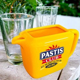 Pastis Club Jug "Hier trinkt man das Leben in Gelb" [German Language] Volume: 1 Litre