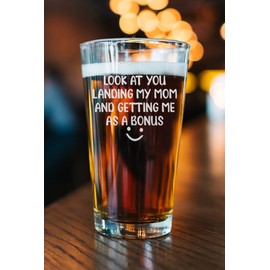 CARVELITA Look At You Landing My Mom And Getting Me As A Bonus 16oz Beer Glass, Father's Day Beer Pint For Dad, Bonus Dad Gifts, Birthday Gifts For Stepdad, Stepdad Gifts, Sarcastic Gifts