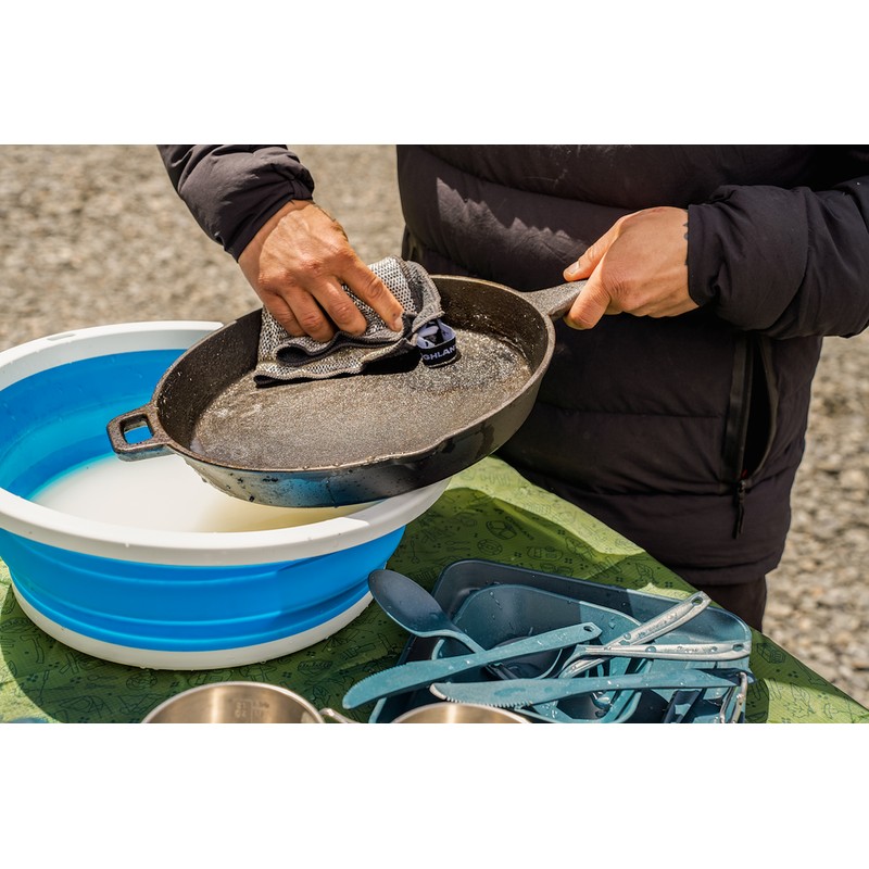 Coghlans Coghlan's Camping Outdoor Collapsible Sink - White/Blue