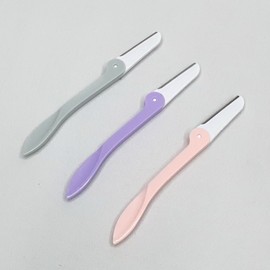 Straight razor care tool for eyebrow grooming / 눈썹 정리용 일자형 면도기 관리 도구