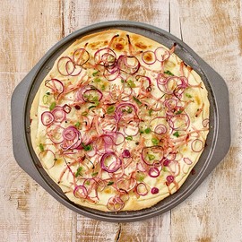 Birkmann, Laib & Seele, round, perforated tarte flambée tray, diameter 32 cm, for crispy floors, made of high-quality carbon steel, non-stick coating, with side handles and recipe suggestion, 210431