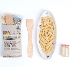 ARTIGIANI DEI SAPORI - Pasta Gourmet Gift Set, Macaroni with Cacio Cheese and Black Pepper Sauce in Deluxe Packaging, homemade in South of Italy