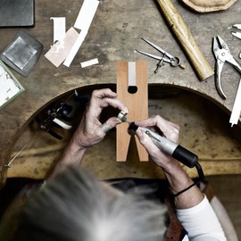 Tiiyee Jeweller Workbench, Wooden Jeweller Bench Pin Clamp Vice Pin Clamp Professional Portable Processing V Slot Tools for Home Jewellers Jewellery Lovers Watch Stores Manufacture