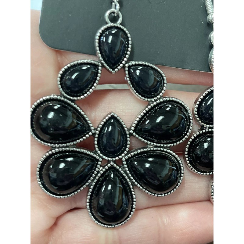 Paparazzi Earrings ~ In Crowd Couture - Black