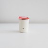 Wiederverwendbare, doppelwandige Edelstahl-Kaffeetasse, Reisebecher, spritzwassergeschützter Deckel, BPA-frei, Cappuccino-Latte flache weiße