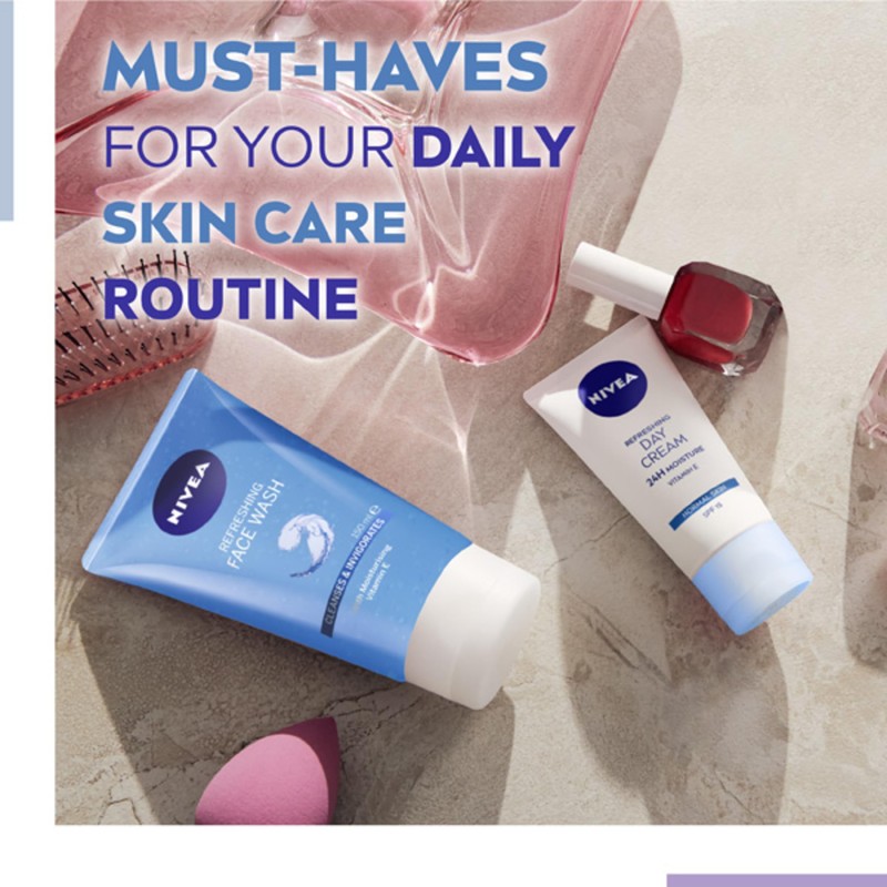 NIVEA NIVEA Light Moisturising Day Cream, Hydrating Face Cream with