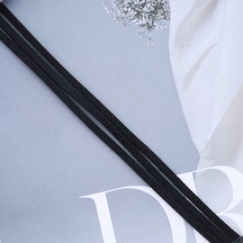 TseenYi Leather Choker Necklace Layering Velvet Suede Necklace Boho Multilayer Velvet Clavicle Necklace Short Velvet Choker Necklace Chain Jewellery for Women and Girls (Black)