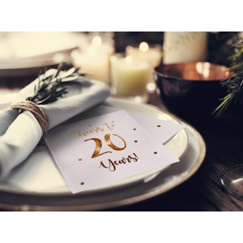 Servilletas de cóctel Cheers to 20 Years | Decoraciones de feliz 20 cumpleaños para hombres y mujeres y decoraciones de fiesta de aniversario de boda | Paquete de 50 servilletas de 3 capas | 5 x 5 pulgadas plegadas (rosa)