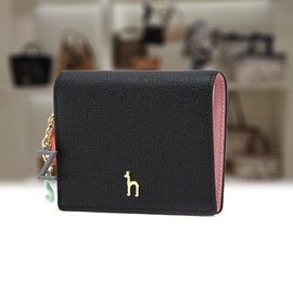 Hazzys (광주신세계)LEENA블랙 가죽 골드퍼피 로고 레터링장식 2단 반지갑 HIWA4F613BK (Jeongju Shinsegae) LEENA Black Leather Gold Puppy Logo Lettering 2-Section Wallet HIWA4F613BK