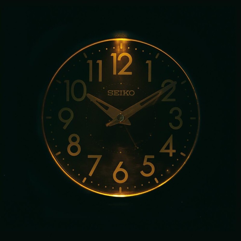 セイコークロック(Seiko Clock) 目覚まし時計 自動点灯 アナログ 集光樹脂文字板 夜でも見える 黒メタリック 115×115×79mm KR519K