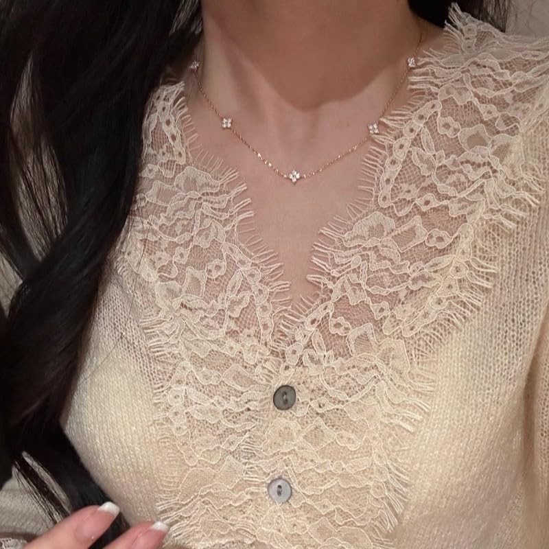 Fashionable and charming women's clover temperament petal gold necklace, simple