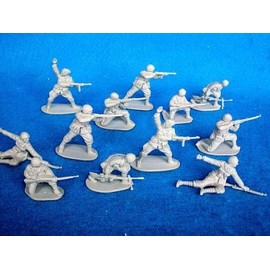 WWII - Italian Infantry Plastic Army Men: 12 piece set of 54mm Figures - 1:32 Scale