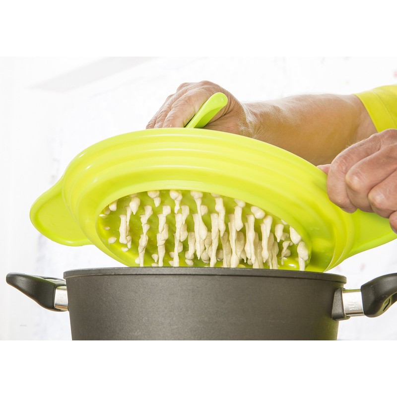 Muxel's spaetzle Wonder: Spätzle Board/Spätzle Noodle Strainer Scraper in Yellow