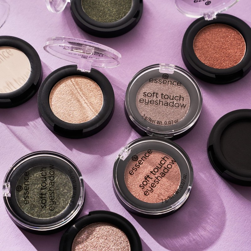 essence Soft Touch Eyeshadow, No. 06 Pitch Black, Instant Result,