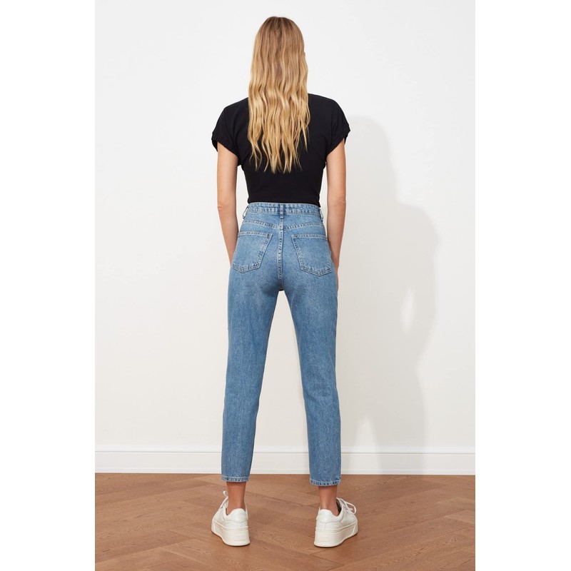 TRENDYOL Women's Double Button High Waist Mother Jeans, blue