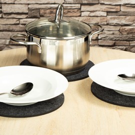 com-four® 4X Filzuntersetzer - Tischschoner aus robustem Filz - Unterlage für Töpfe, Gläser, Schüsseln und Vasen - runde Schutzmatte für Tisch und Möbel Ø 20 cm