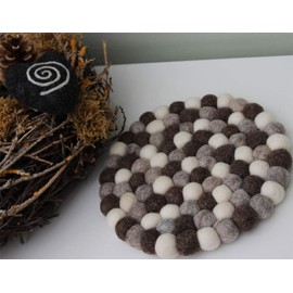 Maharanis Fairtrade Felt Coaster Pot Coaster Pebble Natural Light 22 cm Handmade Pure Wool Heat Resistant, Natural Light