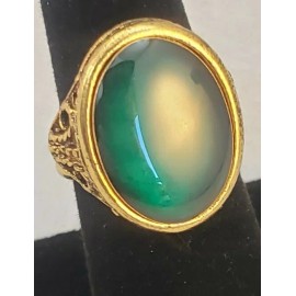 Unknown Jewel Tone Green Lucite Gold Tone Filigree Pattern Vintage Adjustable Ring
