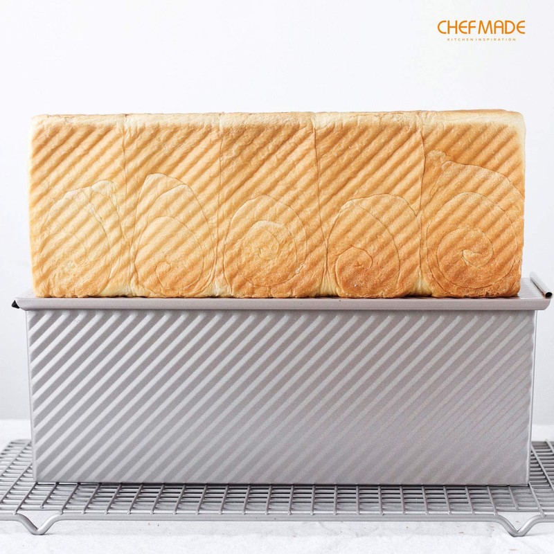 CHEFMADE Loaf Pan with Lid,Commercial Pullman Bread Pan 2.2Lb Dough