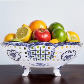 UANYEMON 9.8‘’ Blue and White Ceramic Decorative Bowl with Feet, Stoneware Berry Colander Fruit Bowl for Countertop or Table Display, Kitchen Counter Display, Chinoiserie Decor, Candy Dish