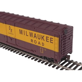 WalthersTrainline Ready to Run Milwaukee Road Boxcar, Red/Yellow