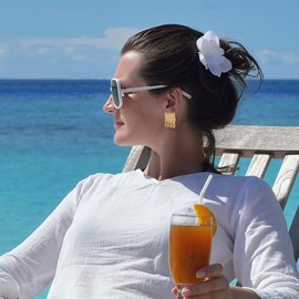 Chunky Gold Stud Earrings for Women Thick Rectangle Stud Earrings Large Gold Geometric Earrings Minimalist Statement Square Seashell Earrings Trendy Jewelry (D)