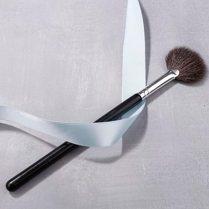 Fan Brush Professional Blush Brush Soft Vegan Synthetic Makeup Brush