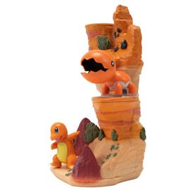 Pokémon Entorno Desert Rocks - Set de exhibición Multi-Nivel de 6 Pulgadas con Dos Figuras de Batalla de 2 Pulgadas.