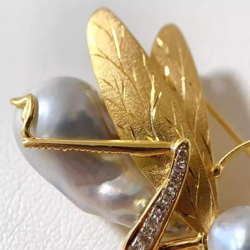 Women’s Pearl Mantis Brooch, Gold‑Tone Pave Zircon Insect Lapel Pin