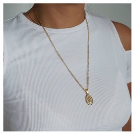 Inilbran Boho Coin Necklace Choker Vintage Virgin Mary Necklace Religious Round Disc Necklace Minimalist Portrait Coin Pendant Necklace Chain Jewellery for Women and Girls