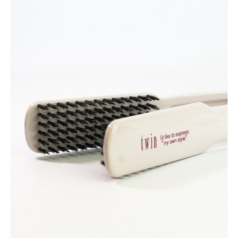 Yamano Planning Straight Hair by Straightening. Shatri Twin Straight Brush
