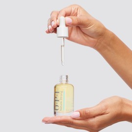 OPI Nature Strong Skincare Glow Up Nail & Cuticle Oil - Natural Origin Cuticle Treatment with Vitamin E | Nail Oil for Damaged Nails, 30ml