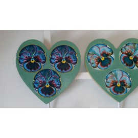 Overdoor hook heart shaped wooden (Lichen green, Pansy flower)