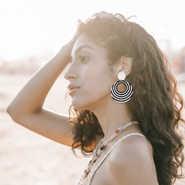 Acrylic Black White Earrings For Women Statement Geometric Drop Dangle Earrings,Round Resin Striped Earrings Party Jewelry (Style B)