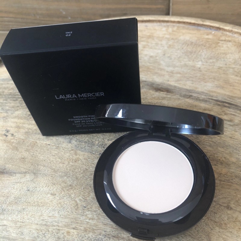 Laura Mercier Smooth Finish Foundation Powder SPF 20 UVB/UVA 1N2