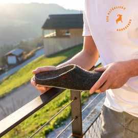 Magicfelt AP 701 Felt Slippers Made of Pure Merino Wool | Slippers for Men and Women with Non-Slip Leather Sole - Unisex Slippers for Adults, charcoal