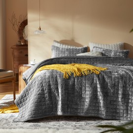 LEAONME Velvet Quilt California King-118''x106'', Lightweight Grey Velvet Comforter Set with 2 Pillow Shams, Soft Oversized Bedspread Coverlet Quilted Bedding Set for All Season