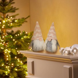 com-four® 2 x Premium Christmas Gnome Pair for Christmas Decoration, Scandinavian Figures as Winter Decorative Items, Edge Stools as Room Decoration or Gift