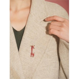 Dainty Enamel Giraffe Animal Brooch Pin for Women Gold Tone Shell Pearl Exquisite Dress Hat Costume Accessories Elegant Birthday Holiday Decor Jewelry Gift for Pet Lover (Red)