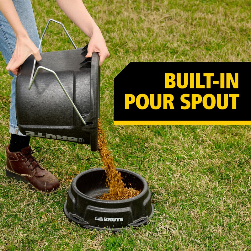 Rubbermaid Commercial Products Brute 2-Gallon 3-in-1 Flat-Back Feed Bucket with