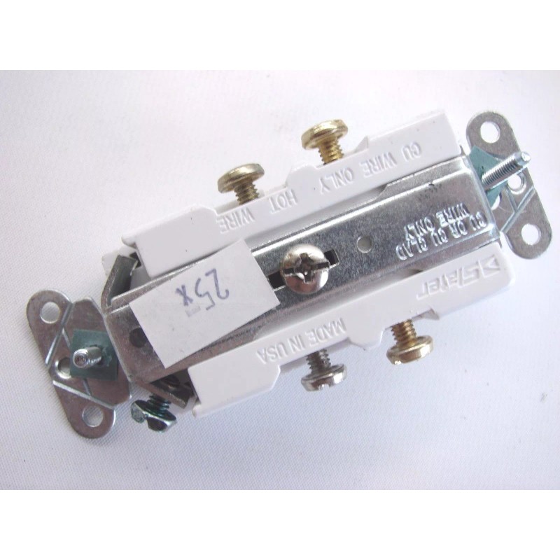 Pass & Seymour 681-W Combination Decorator Switch & Receptacle 15A