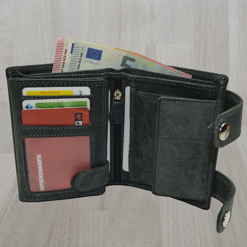 Roberto Leather Wallet with Chain Smooth Leather Design with RFID