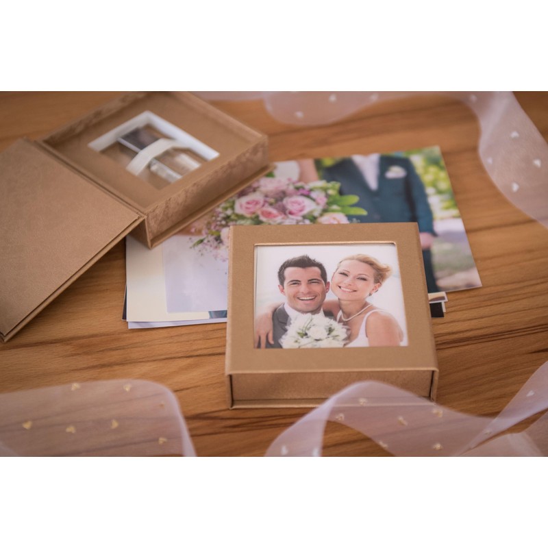 USB Box for 1 USB Flash Drive with Picture Window.