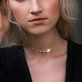 Inilbran Boho Peace Dove Choker Necklace Choker Vintage Dove Bird Necklace Choker Gold Love Peace Necklace Tiny Pearl Chain Necklace Jewellery for Women and Girls, Zinc, No Gemstone