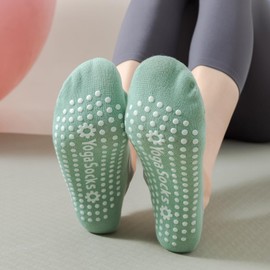 Yomutiur Women's Yoga socks Non-Slip Grips & Straps, Ideal for Pilates, Ballet, Pure Barre, Dance, Barefoot Workout, B 3 Pairs, One Size