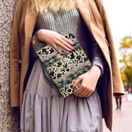 Wanyint Aztec Cow Print Retro Christian Bible Cover for Women Men, Portable Book Carrying Case PU Leather Bible Cover Church Bible Cover Easy to Carry, L