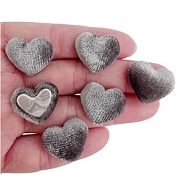 PEPPERLONELY 50 botones de tela de terciopelo cubiertos con forma de corazón en la parte trasera plana, 15 x 17 mm, gris plateado